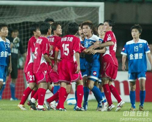 不止热血竞技！中国人寿寿险镇江市分公司在CBA赛场传递温情守护