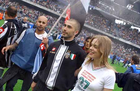 三巨头走了俩，联盟笑柄却起飞了