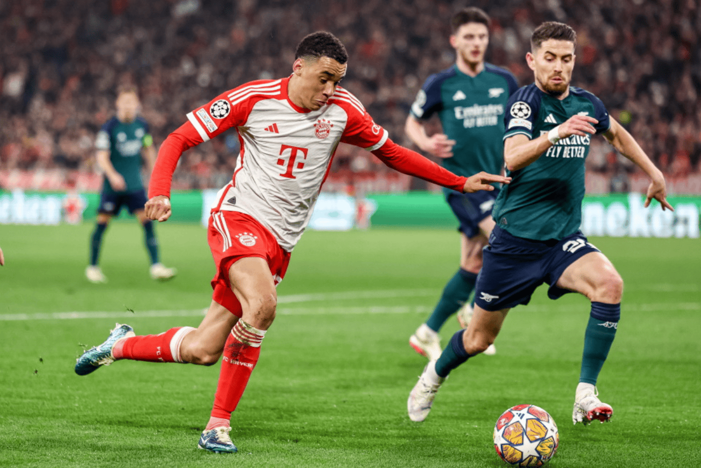 NBA-快船逆转活塞 小卡持球强突