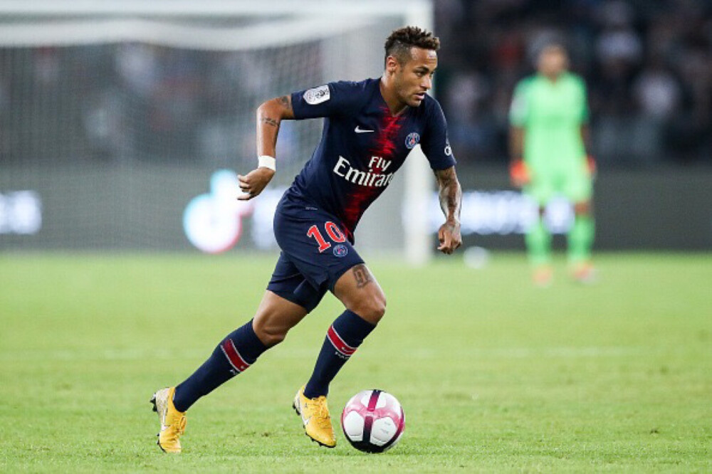 《胜利女神：妮姬》画师发布新游 31岁美少女VS巨型金枪鱼